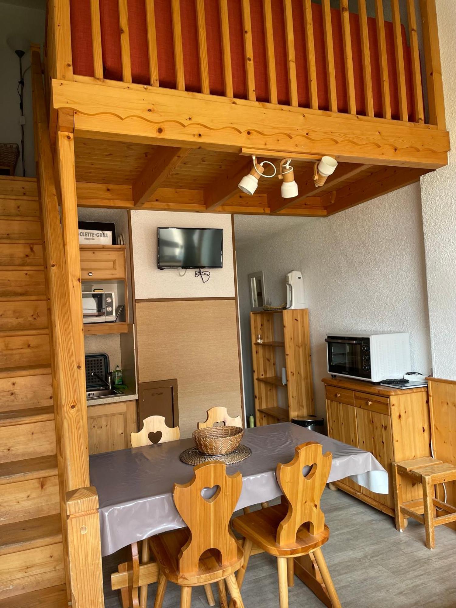 Apartment Pour 6 Personnes Au Pied Des Pistes Au Calme Aux Menuires Les Asters *